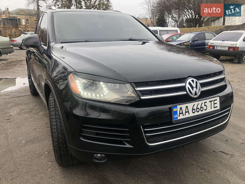 Позашляховик / Кросовер Volkswagen Touareg 2011 в Києві