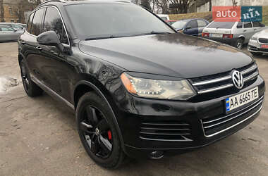 Внедорожник / Кроссовер Volkswagen Touareg 2011 в Киеве