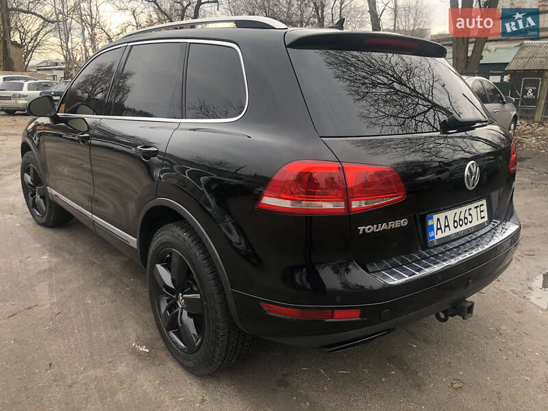 Позашляховик / Кросовер Volkswagen Touareg 2011 в Києві
