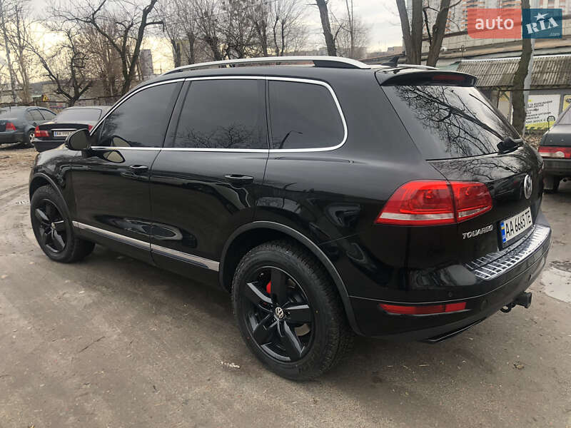 Позашляховик / Кросовер Volkswagen Touareg 2011 в Києві