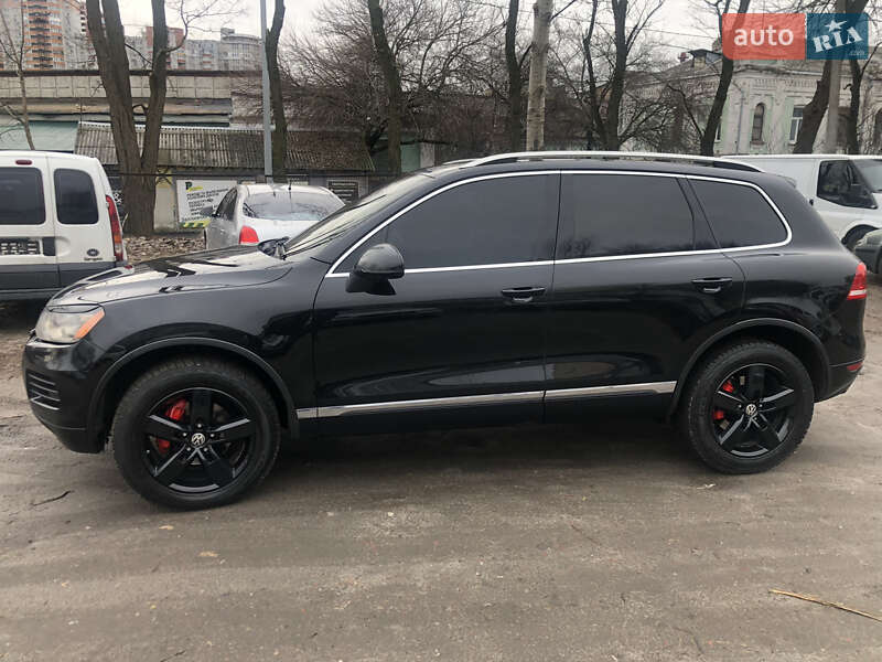 Позашляховик / Кросовер Volkswagen Touareg 2011 в Києві