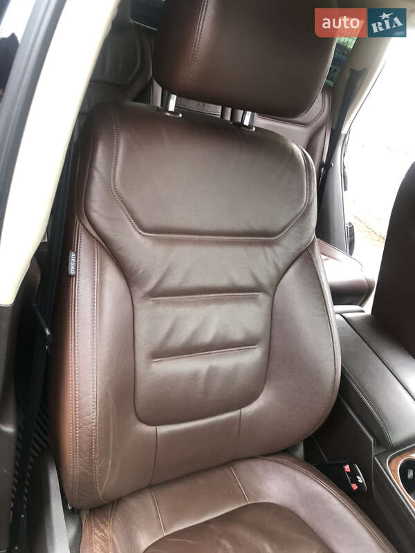 Позашляховик / Кросовер Volkswagen Touareg 2011 в Києві