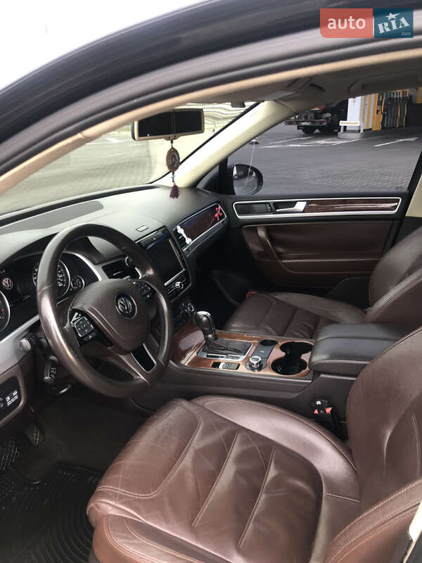 Позашляховик / Кросовер Volkswagen Touareg 2011 в Києві
