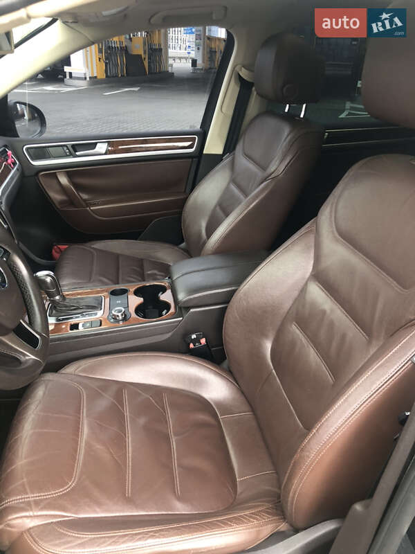 Позашляховик / Кросовер Volkswagen Touareg 2011 в Києві