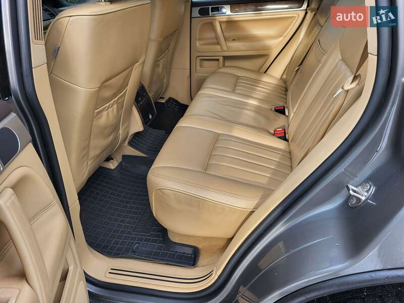Внедорожник / Кроссовер Volkswagen Touareg 2009 в Тернополе