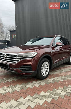 Позашляховик / Кросовер Volkswagen Touareg 2019 в Києві