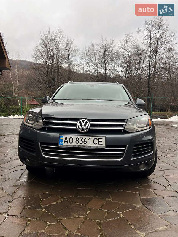 Позашляховик / Кросовер Volkswagen Touareg 2011 в Мукачевому