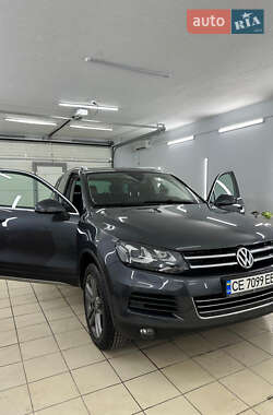 Внедорожник / Кроссовер Volkswagen Touareg 2014 в Черновцах