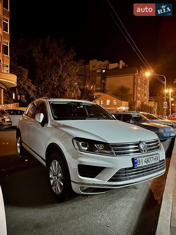 Внедорожник / Кроссовер Volkswagen Touareg 2015 в Полтаве