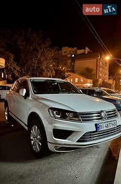 Внедорожник / Кроссовер Volkswagen Touareg 2015 в Полтаве