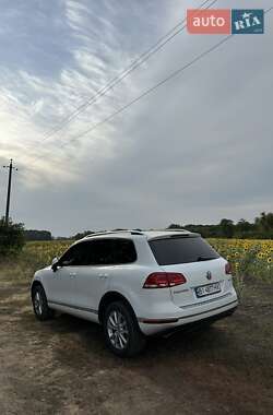 Внедорожник / Кроссовер Volkswagen Touareg 2015 в Полтаве