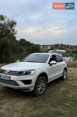 Внедорожник / Кроссовер Volkswagen Touareg 2015 в Полтаве