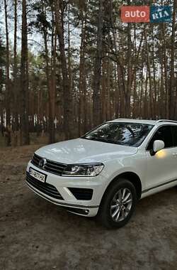 Внедорожник / Кроссовер Volkswagen Touareg 2015 в Полтаве