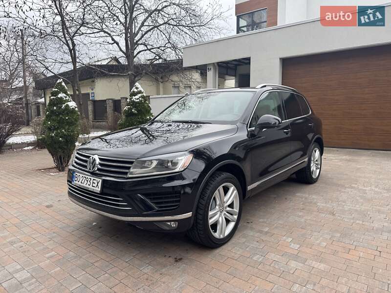 Позашляховик / Кросовер Volkswagen Touareg 2015 в Києві