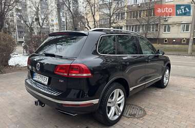 Позашляховик / Кросовер Volkswagen Touareg 2015 в Києві