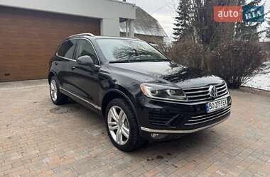 Позашляховик / Кросовер Volkswagen Touareg 2015 в Києві