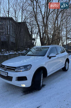 Позашляховик / Кросовер Volkswagen Touareg 2012 в Чернівцях