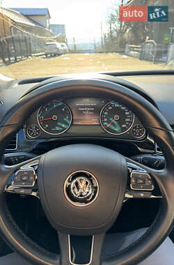 Позашляховик / Кросовер Volkswagen Touareg 2012 в Чернівцях