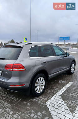 Внедорожник / Кроссовер Volkswagen Touareg 2011 в 