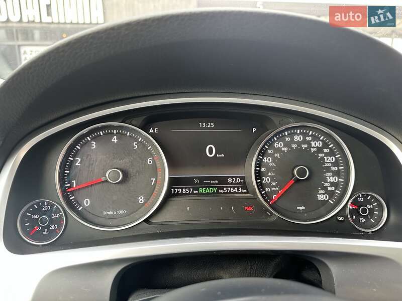 Позашляховик / Кросовер Volkswagen Touareg 2012 в Києві