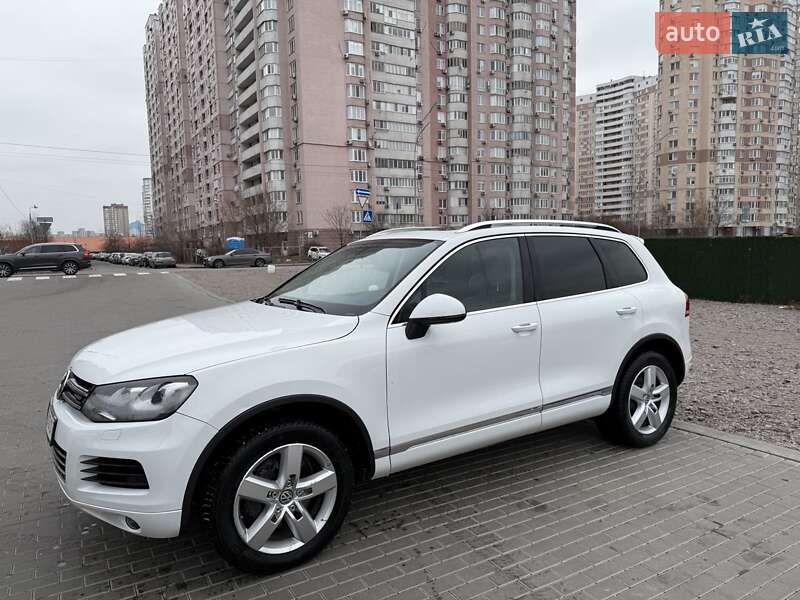 Позашляховик / Кросовер Volkswagen Touareg 2012 в Києві