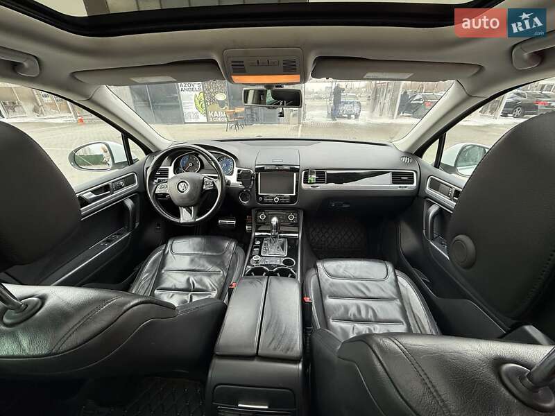 Позашляховик / Кросовер Volkswagen Touareg 2012 в Києві