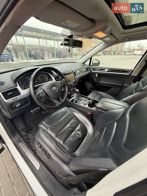 Позашляховик / Кросовер Volkswagen Touareg 2012 в Києві