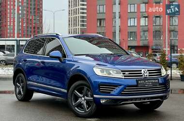 Позашляховик / Кросовер Volkswagen Touareg 2015 в Києві