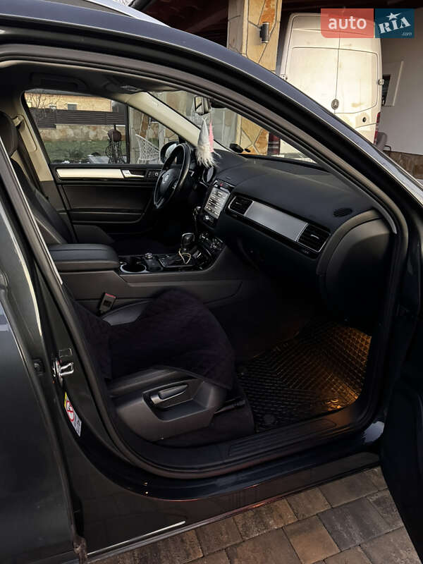 Внедорожник / Кроссовер Volkswagen Touareg 2012 в Тернополе