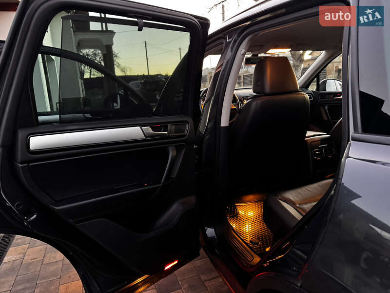 Внедорожник / Кроссовер Volkswagen Touareg 2012 в Тернополе