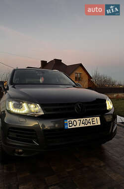 Позашляховик / Кросовер Volkswagen Touareg 2012 в 