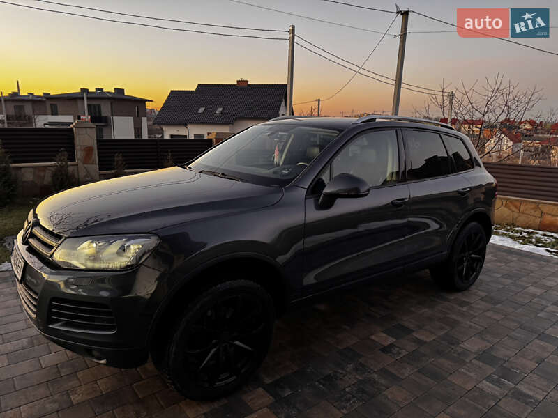 Внедорожник / Кроссовер Volkswagen Touareg 2012 в Тернополе