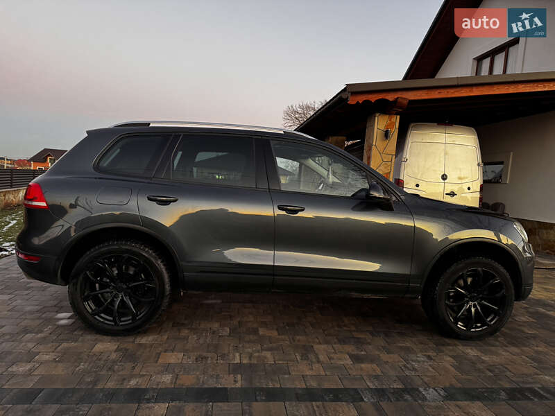 Внедорожник / Кроссовер Volkswagen Touareg 2012 в Тернополе