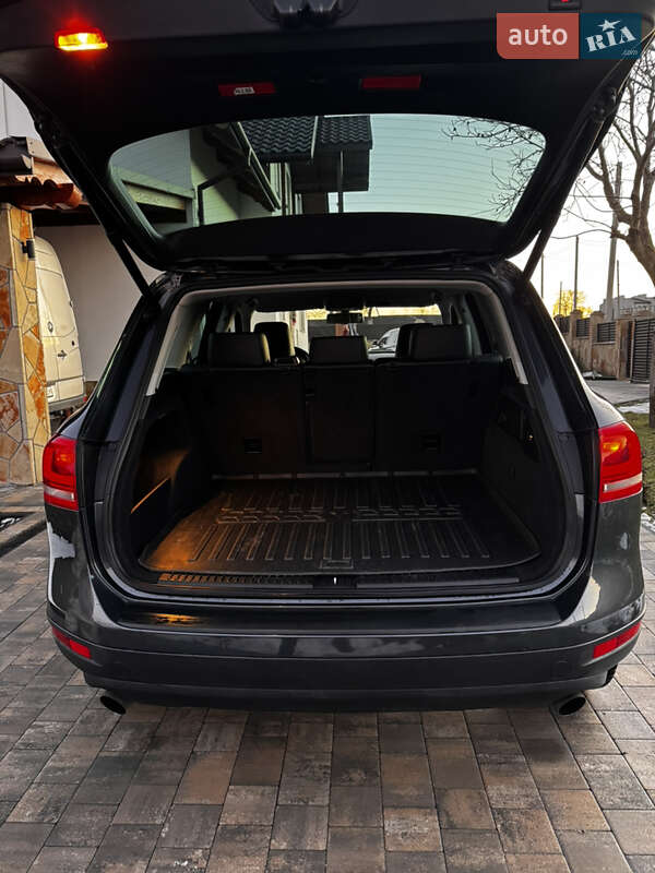 Внедорожник / Кроссовер Volkswagen Touareg 2012 в Тернополе
