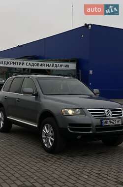 Позашляховик / Кросовер Volkswagen Touareg 2006 в Дубні