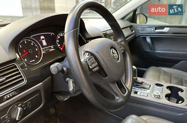 Позашляховик / Кросовер Volkswagen Touareg 2012 в 