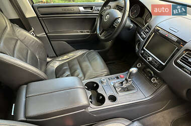 Позашляховик / Кросовер Volkswagen Touareg 2012 в 