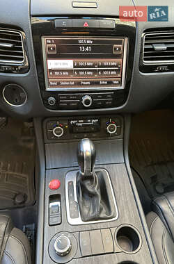 Позашляховик / Кросовер Volkswagen Touareg 2012 в 