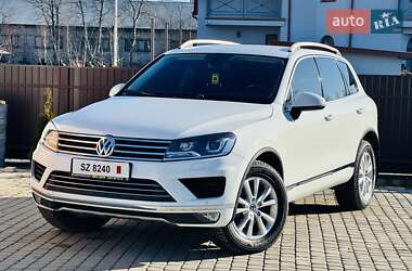 Позашляховик / Кросовер Volkswagen Touareg 2016 в Стрию