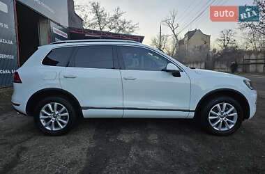 Позашляховик / Кросовер Volkswagen Touareg 2012 в Чернівцях