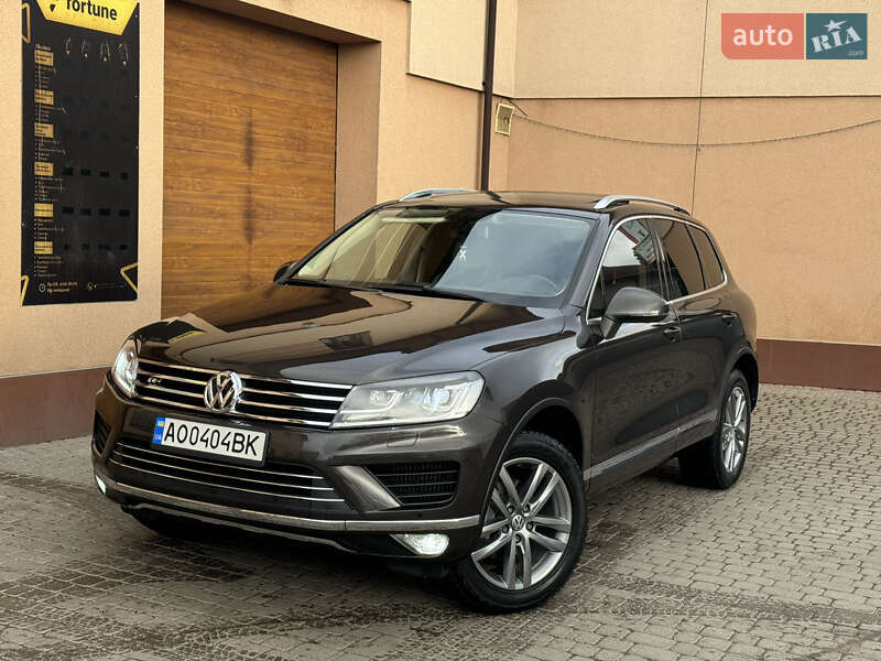 Внедорожник / Кроссовер Volkswagen Touareg 2014 в 