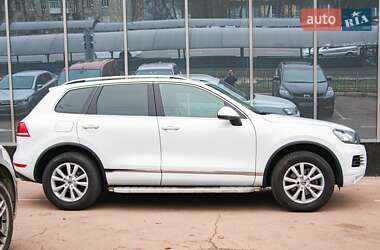 Внедорожник / Кроссовер Volkswagen Touareg 2013 в Киеве