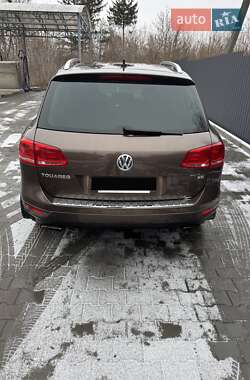 Внедорожник / Кроссовер Volkswagen Touareg 2012 в 