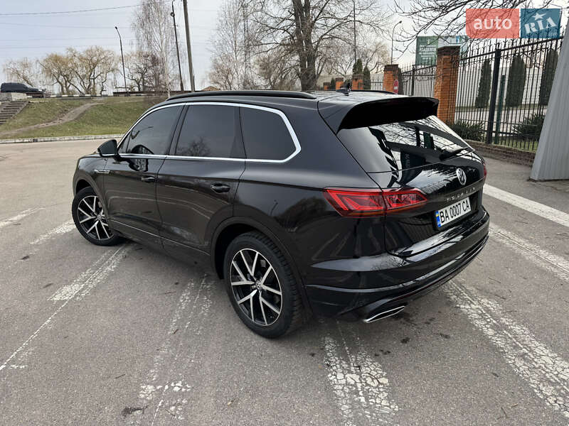 Внедорожник / Кроссовер Volkswagen Touareg 2019 в Александрие