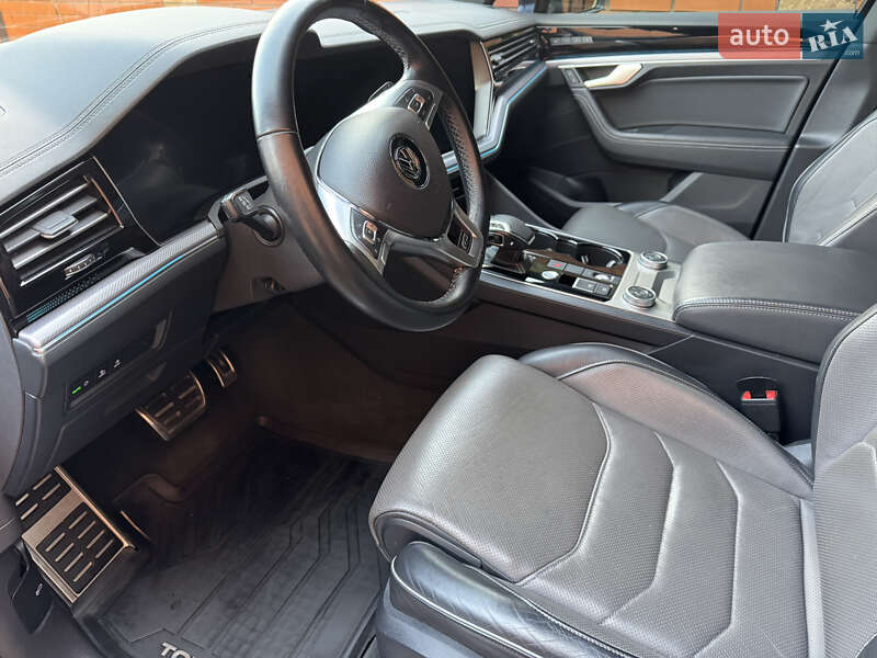 Внедорожник / Кроссовер Volkswagen Touareg 2019 в Александрие