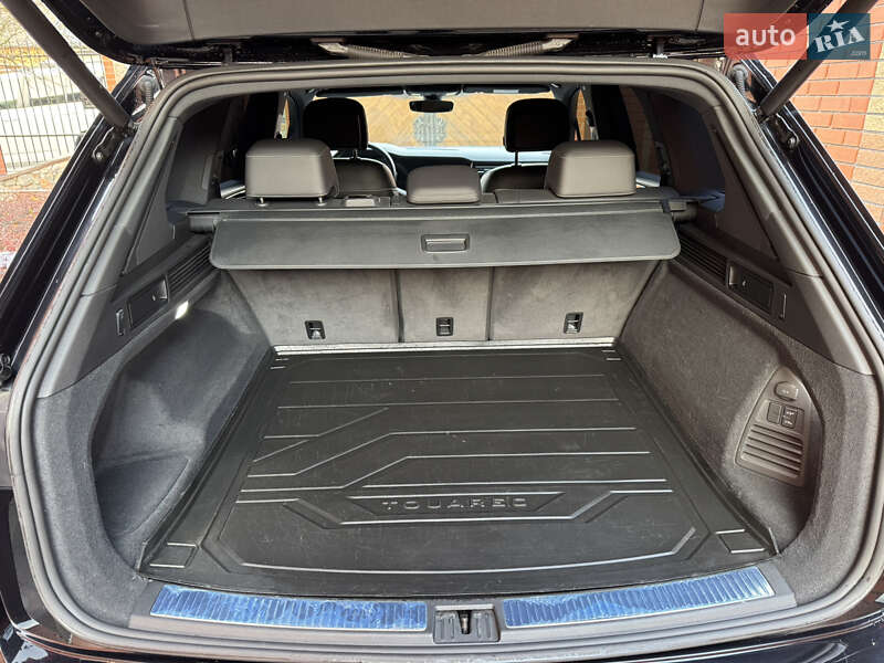 Внедорожник / Кроссовер Volkswagen Touareg 2019 в Александрие