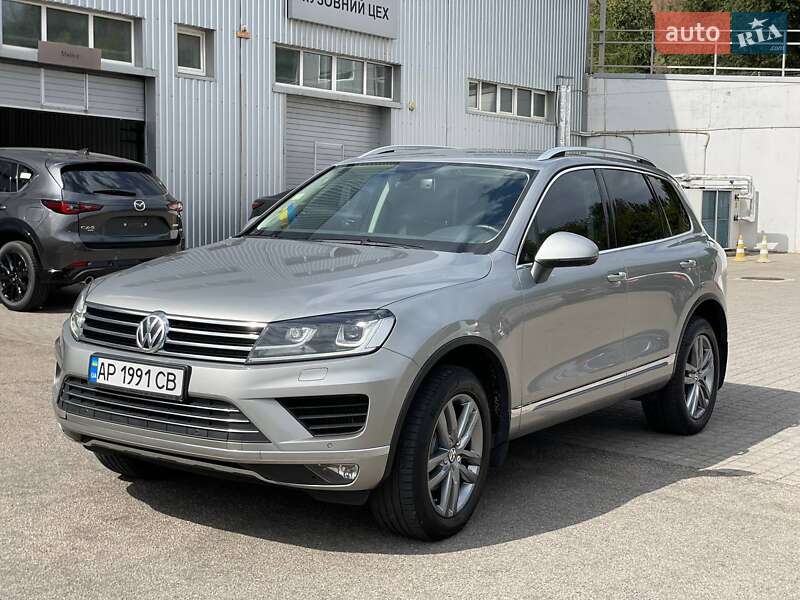 Внедорожник / Кроссовер Volkswagen Touareg 2015 в 