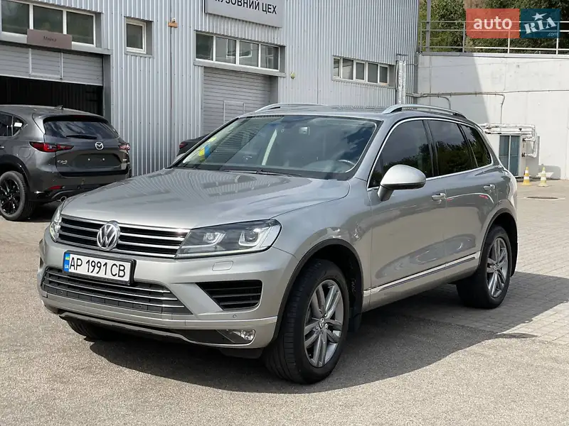 Внедорожник / Кроссовер Volkswagen Touareg 2015 в 