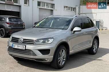 Позашляховик / Кросовер Volkswagen Touareg 2015 в Солоному