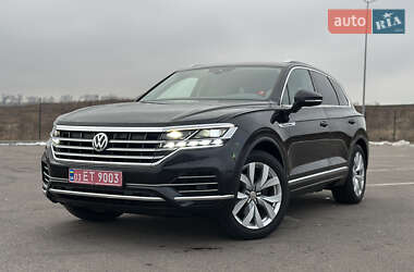 Позашляховик / Кросовер Volkswagen Touareg 2019 в Рівному